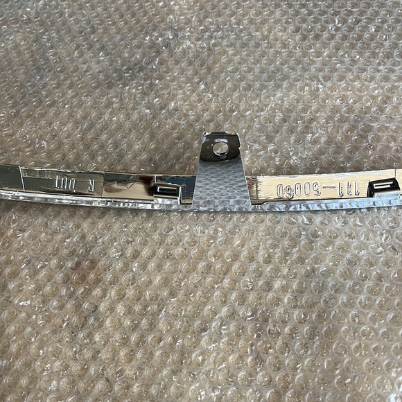 Lexus Grille Surround New in Package - Picture 5 of 9